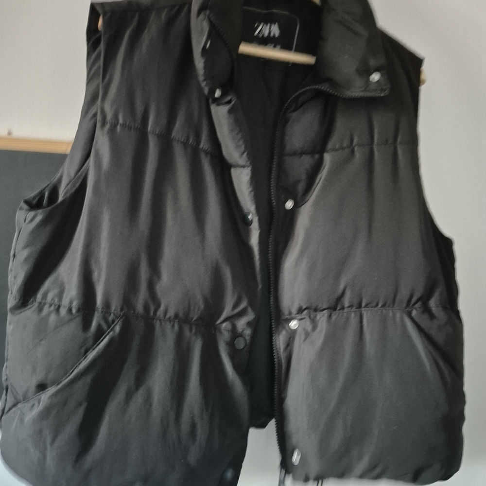 Zara Women's Black Puffer Vest